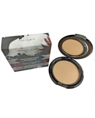 Dermocura fondotinta compatto seta pura sulla pelle colore Nude Light  01